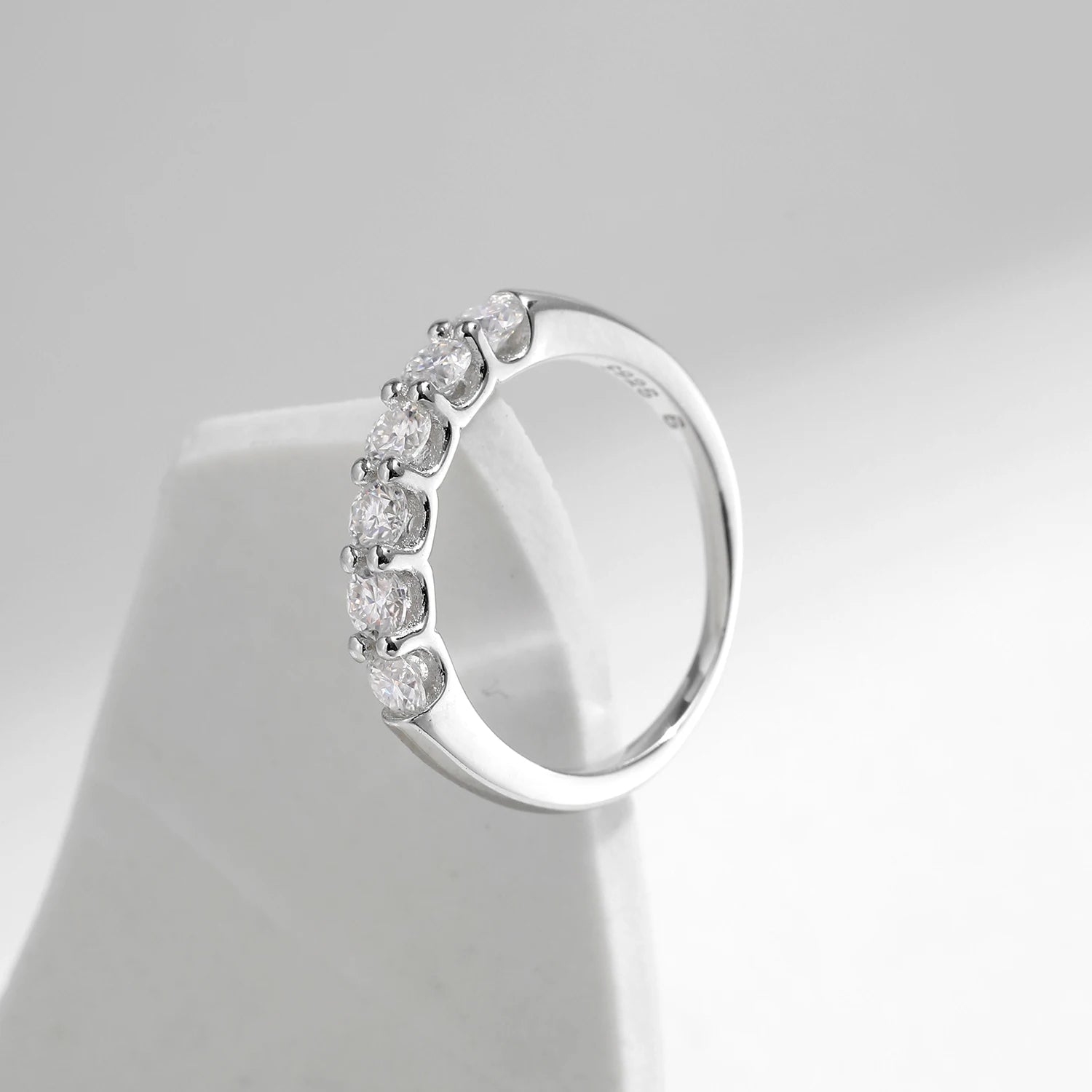 Anel Luxo em Moissanite – Virena Clarité