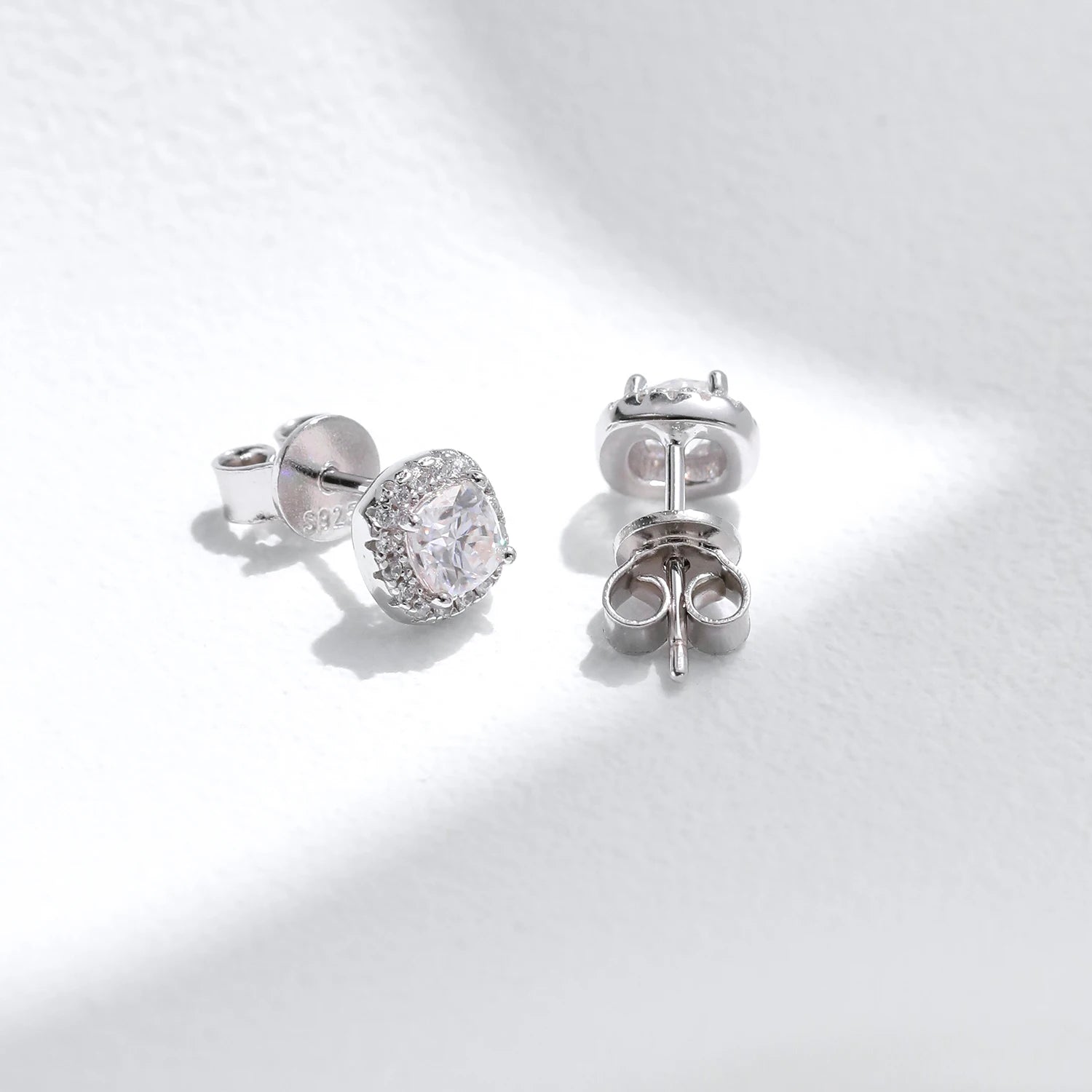 Brinco Ponto de Luz em Moissanite – Virena Eclaire