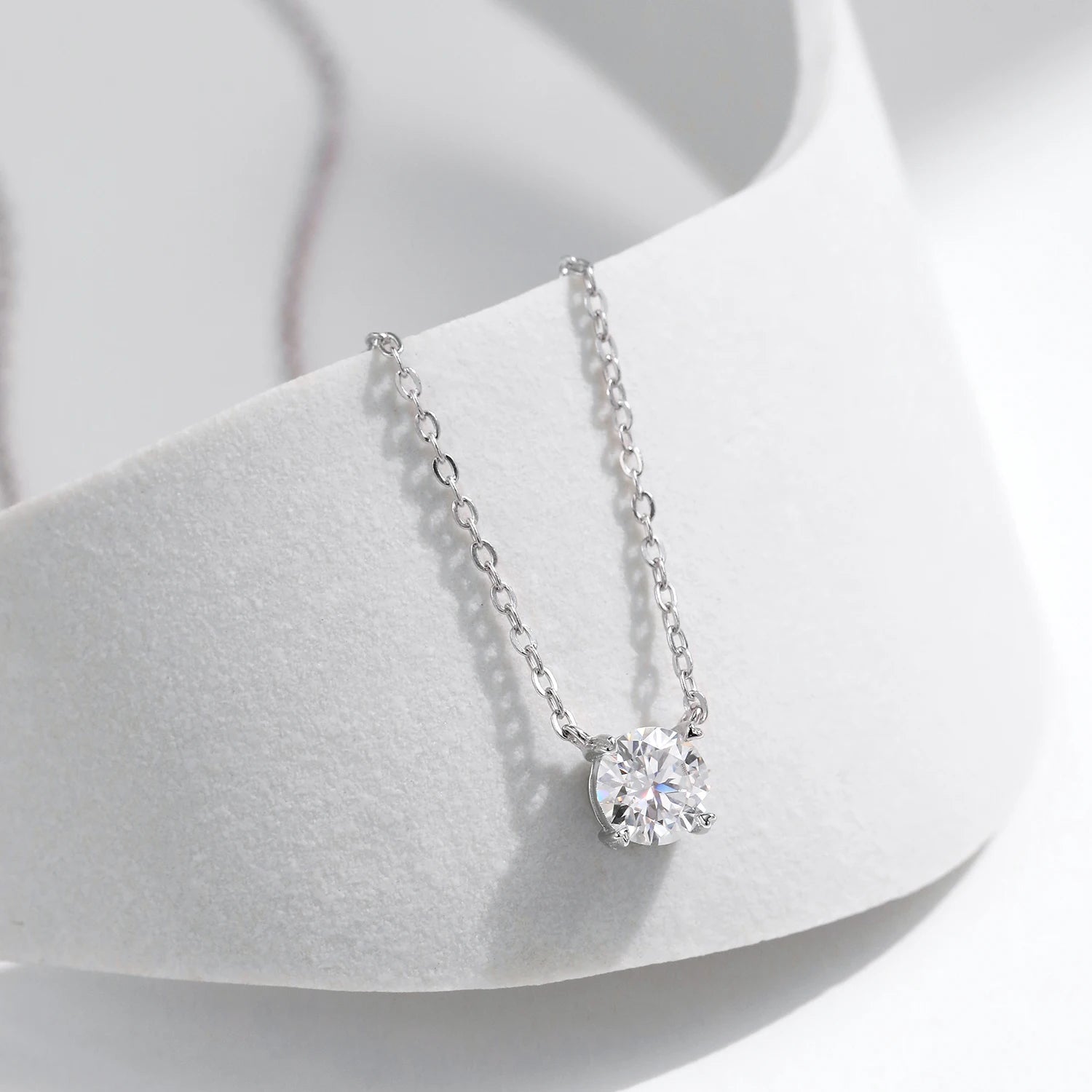 Colar Ponto de Luz em Moissanite - Virena Astra