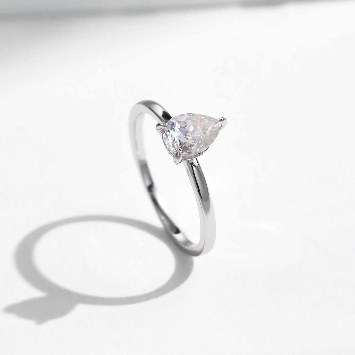 Anel Solitário Gota em Moissanite - Virena Larmes