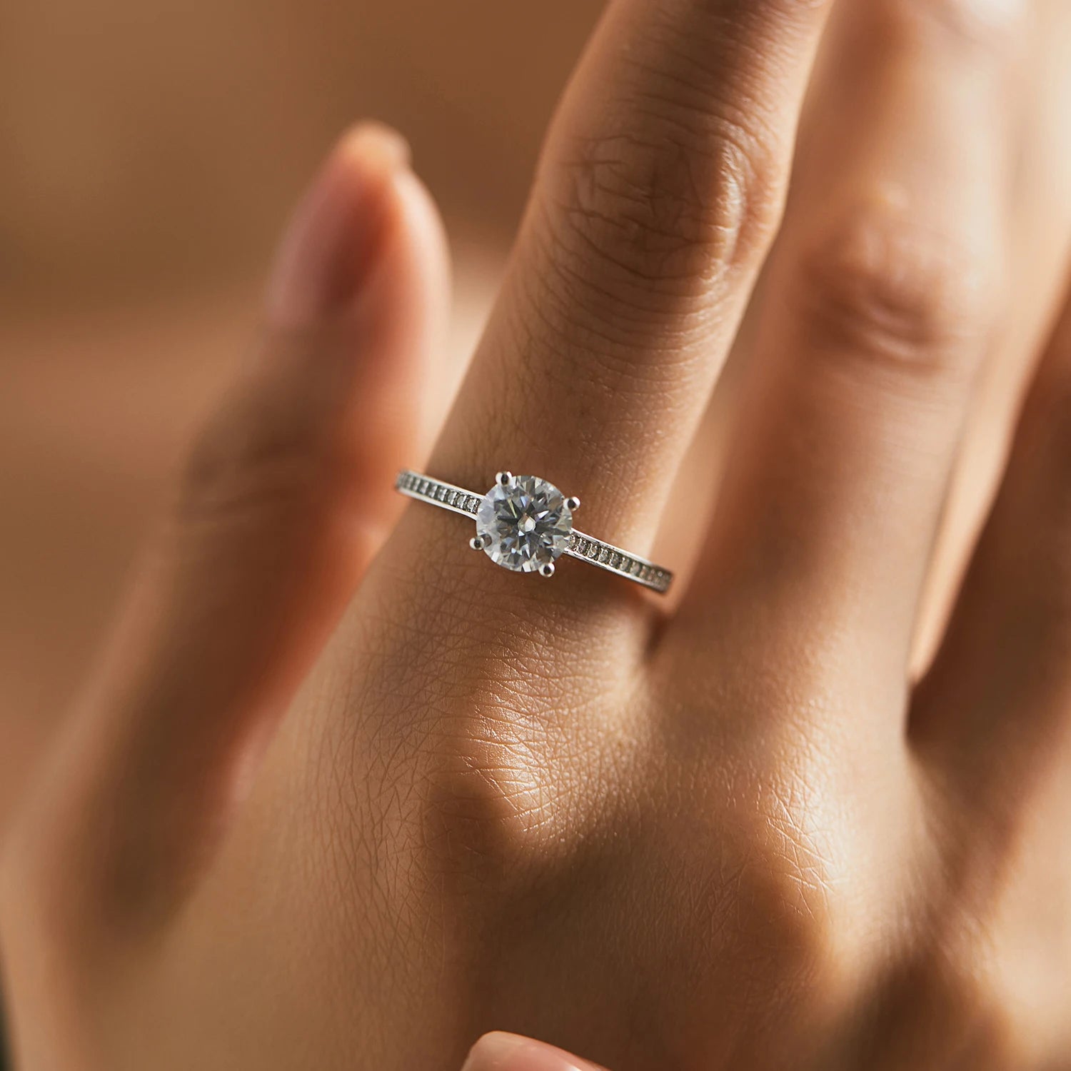 Anel Solitário em Moissanite 1CT - Virena Majesté