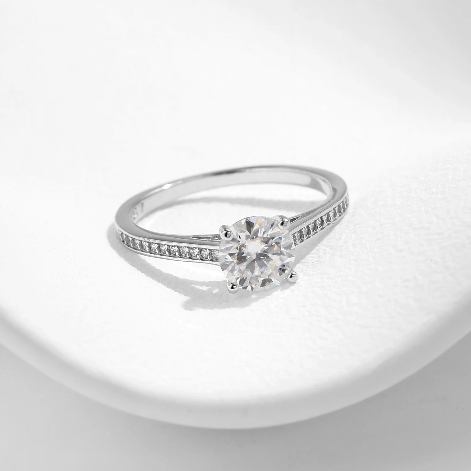 Anel Solitário em Moissanite 1CT - Virena Majesté