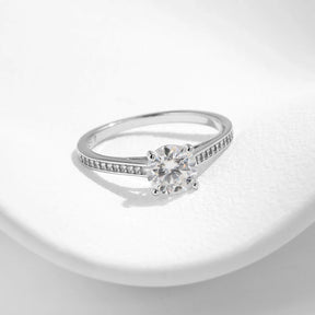 Anel Solitário em Moissanite 1CT - Virena Majesté