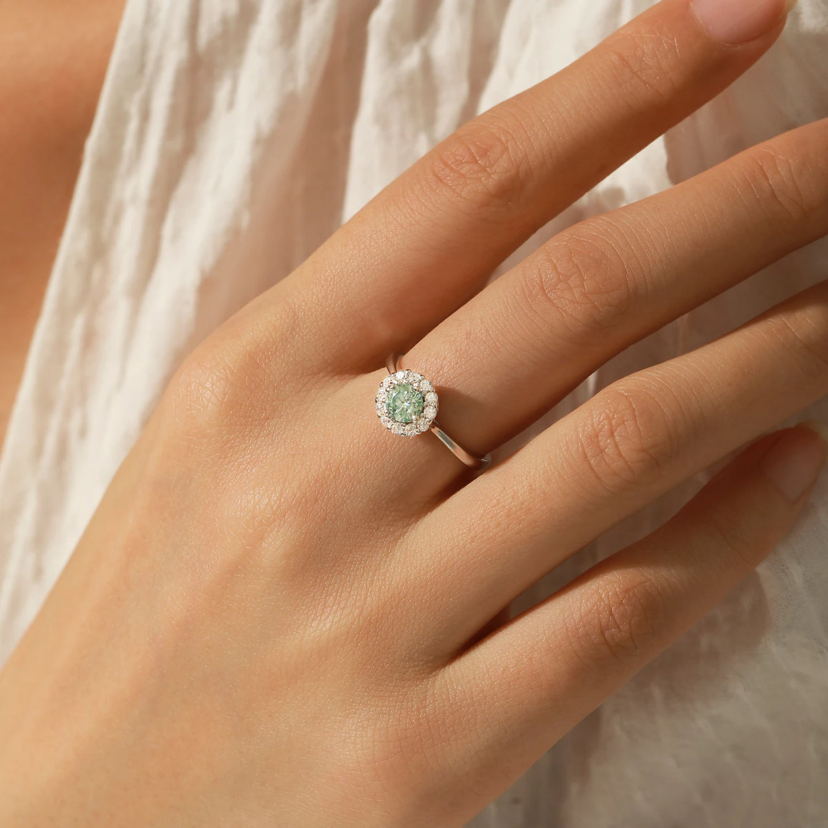 Anel Solitário Halo em Moissanite - Virena Viridis