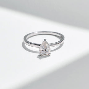 Anel Solitário Gota em Moissanite - Virena Larmes