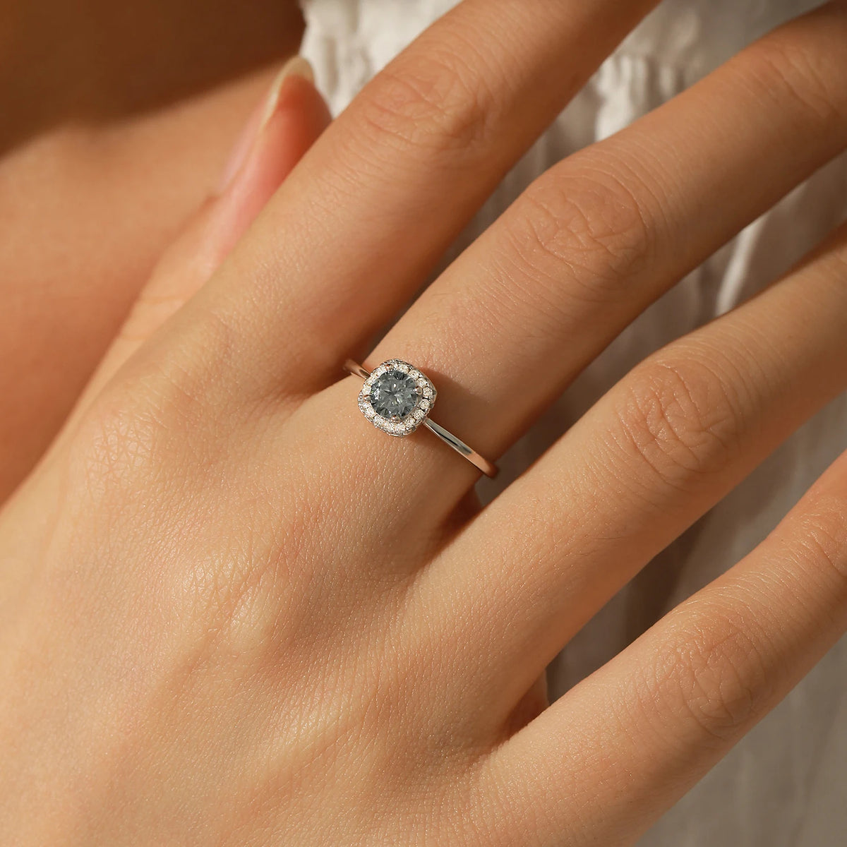 Anel Halo em Moissanite - Virena Starlight