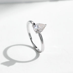 Anel Solitário Gota em Moissanite - Virena Larmes